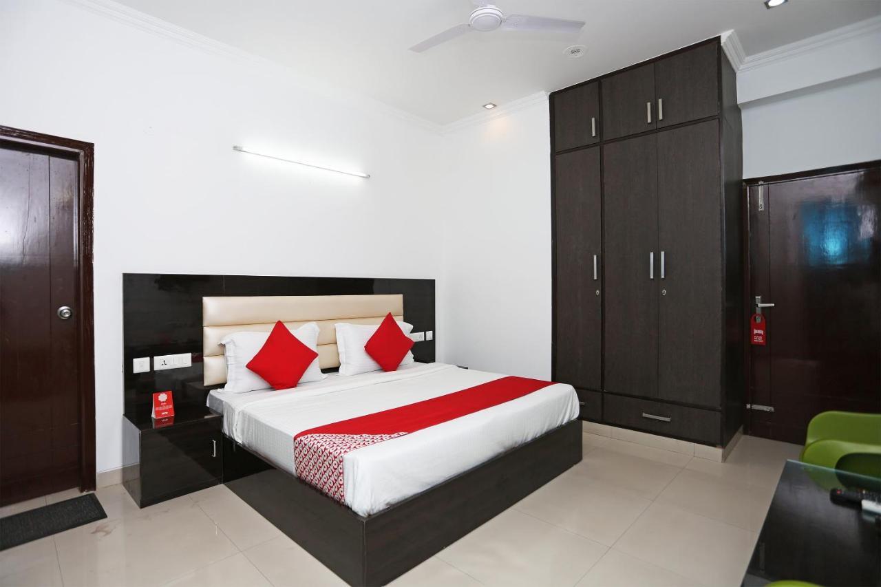 Oyo 16449 Signature Stay's Gurgaon