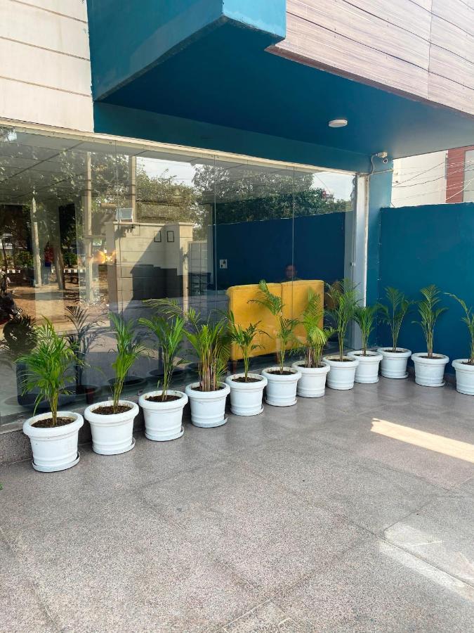 Aadat Residency Guest house Gurgaon