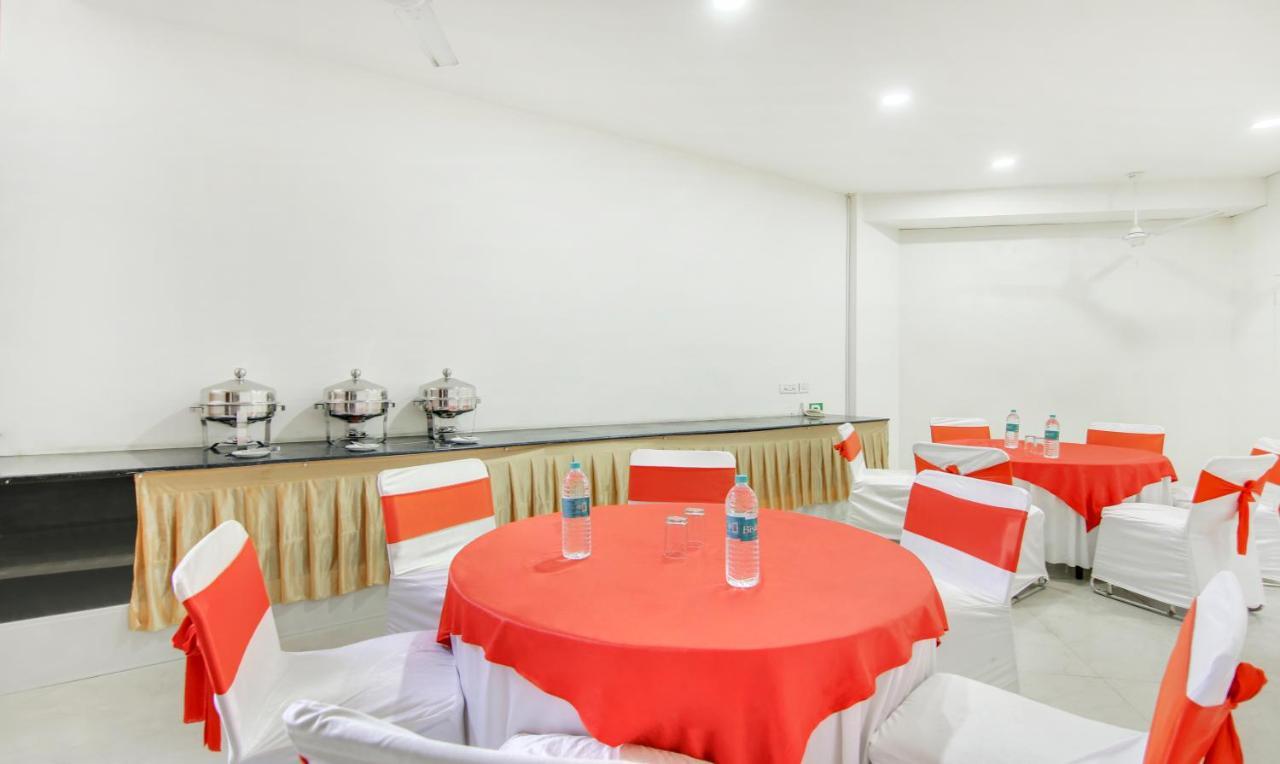 Treebo Iffco Chowk Hotel 3*