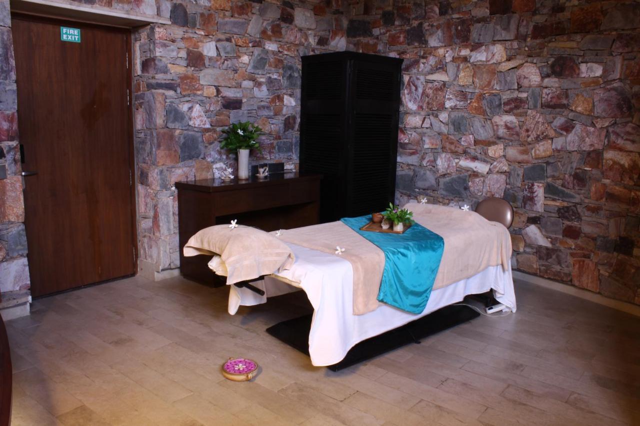 Taj Damdama & Spa, Gurugram Resort