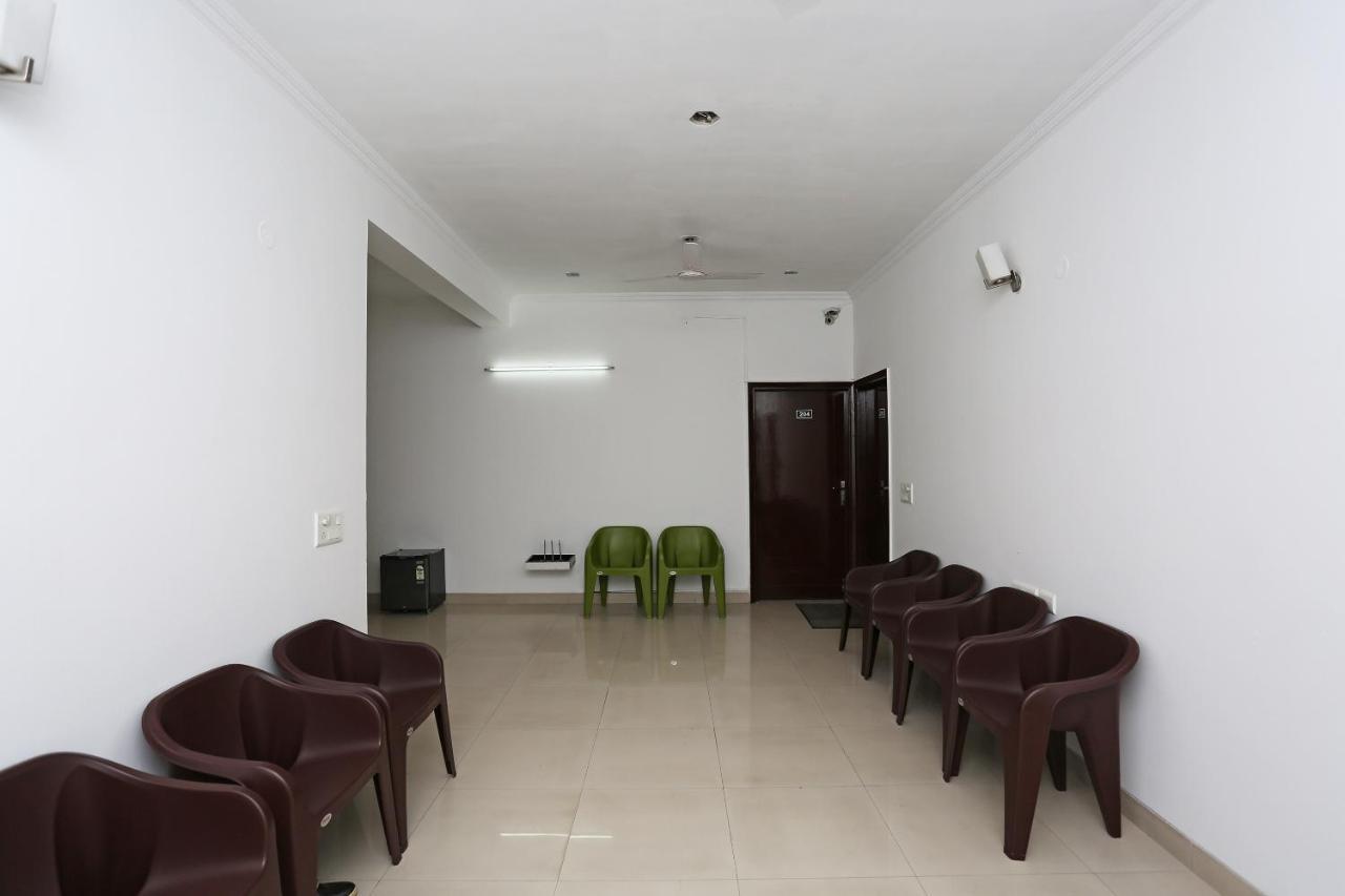 Oyo 16449 Signature Stay's Hotel 3*