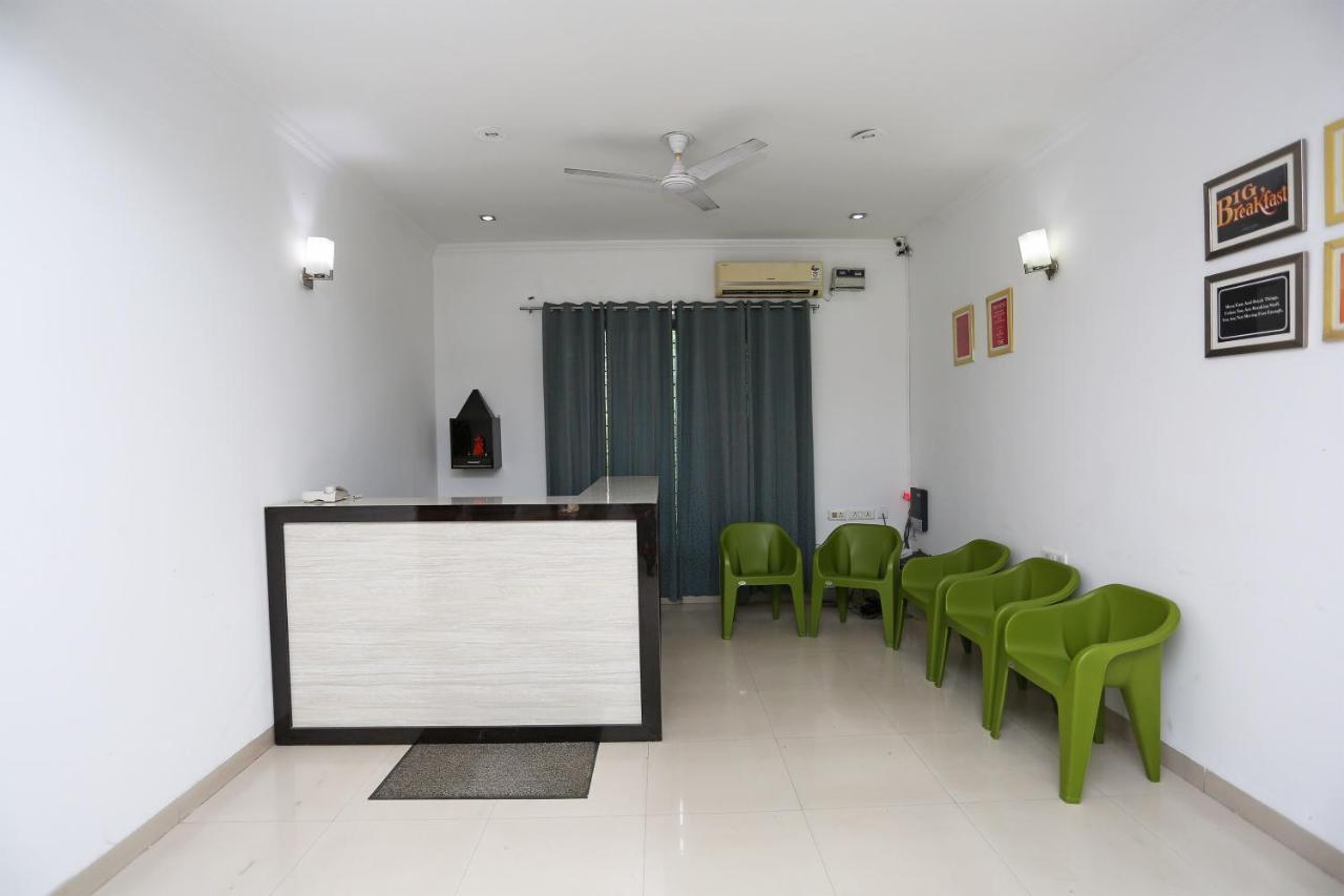 Hotel Oyo 16449 Signature Stay's 3*