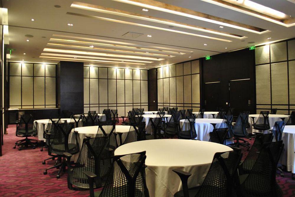 Doubletree By Hilton Gurugram Baani Square 5*