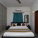 Oyo 14306 Hotel The Tavern