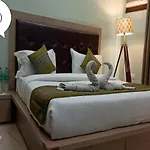 Oyo 74401 Aster Garden Suites