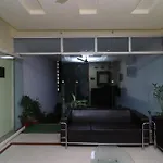 Oyo 389 Hotel Applee Inn