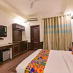 Fabhotel Palm Court