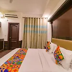 Fabhotel Palm Court