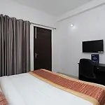 Oyo 11383 Hotel Go Rooms