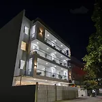 Townhouse Oak Mintstayz Sector 52 Near Artemis Hospital