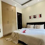 Bluo Studio Dlf Cybercity - Kitchen, Balcony, Lift