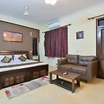Studio Serviced Apartments Near Fortis Hospital