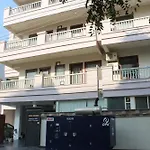 Aura Luxury Studio I Couple Friendly I Near Golf Course Road, Sector 57, Gurgaon