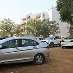 Aura Luxury Studio I Couple Friendly I Near Golf Course Road, Sector 57, Gurgaon