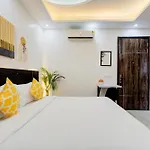 The Empire Studioz Hotel Golf Course Road Studio With Kitchen & Balcony One Horizon Center Paras Hospital Cyber City