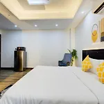 The Empire Studioz Hotel Golf Course Road Studio With Kitchen & Balcony One Horizon Center Paras Hospital Cyber City