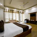 Hotel Leaf 9 Boutique, Near Golf Course Road And Galleria Market
