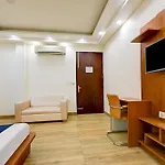 Hotel Leaf 9 Boutique, Near Golf Course Road And Galleria Market