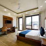 Hotel Leaf 9 Boutique, Near Golf Course Road And Galleria Market