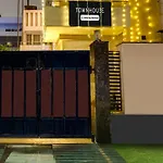 Super Townhouse Oak Sector 25 Gurgaon