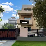 Super Townhouse Oak Sector 25 Gurgaon