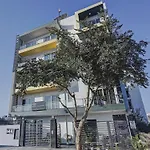 Super Townhouse Tipsyy Near Bestech Central Square Mall