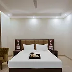 Super Townhouse Akshay Hotel