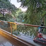 Cosmopolitan Premium Guest House