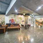Fabhotel Luxe 8 Stayz