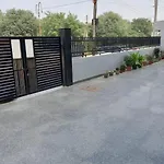 Hotel The Luxem - Behind Ibis Hotel Gurugram