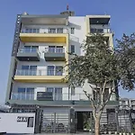 Super Townhouse Tipsyy Near Bestech Central Square Mall