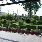 Hotel Doves Inn