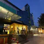 Hotel Crossroads