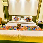 Fabhotel First Star Golf Course Road