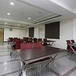 Oyo 8536 Azad Sqaure