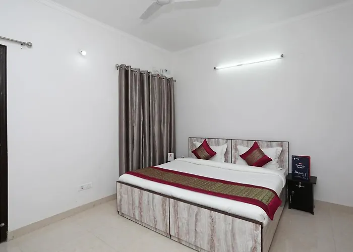 Oyo 11383 Hotel Go Rooms