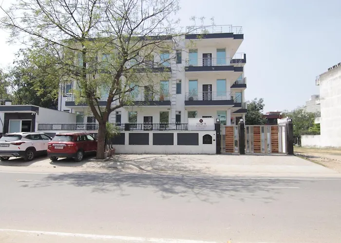 Hotel Leaf 9, Cyber City Near Ambience Mall