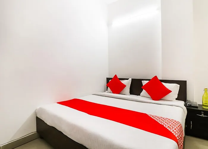Oyo Flagship 37833 Hotel Safe Stay
