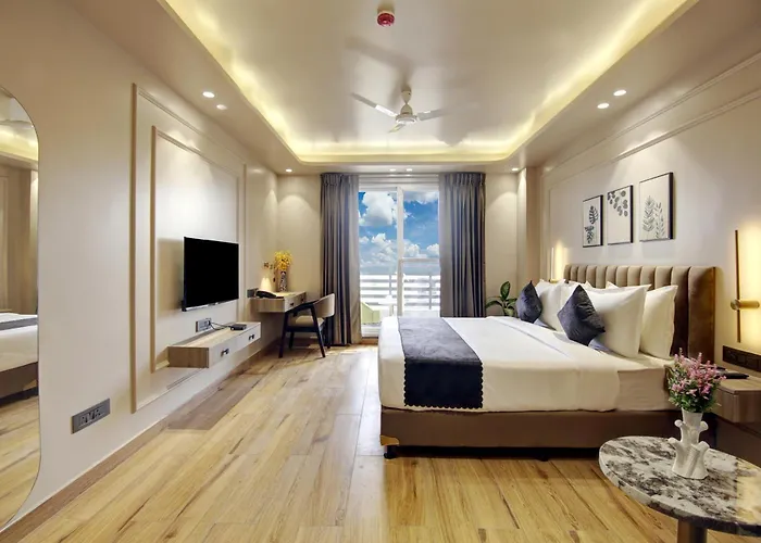 Saltstayz Premier - Near Golf Course Road & Sector 57