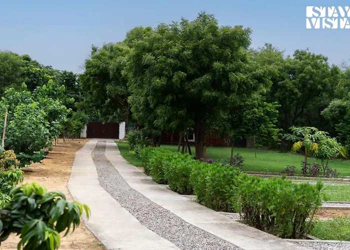 Stayvista At Idyllic Farmhouse - A Glasshouse With Outdoor Pool