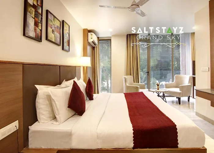 Saltstayz Select - Unitech Cyber Park