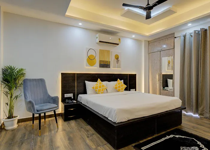 The Empire Studioz Hotel Golf Course Road Studio With Kitchen & Balcony One Horizon Center Paras Hospital Cyber City