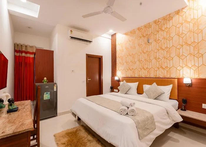 The Lodgers Hotel Near Medanta Hospital Sector 38
