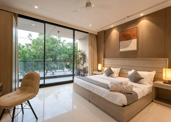 The Lodgers Luxury Hotel Near Golf Course Road Gurgaon