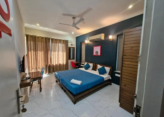 Hotel Wedlock Near Medanta Hospital