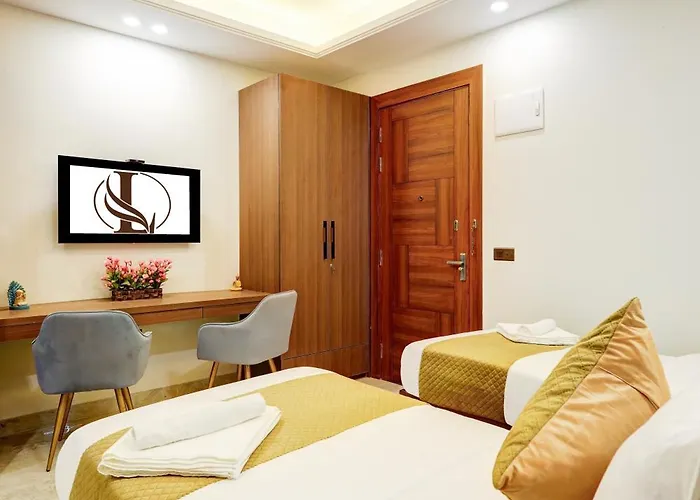 Limewood Stay Near 32Nd Avenue Gurgaon