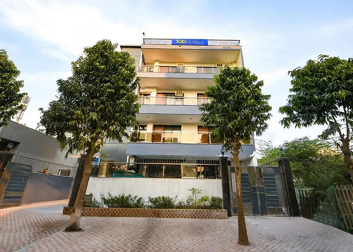 Fabhotel Rr Premium - Near Medanta Hospital