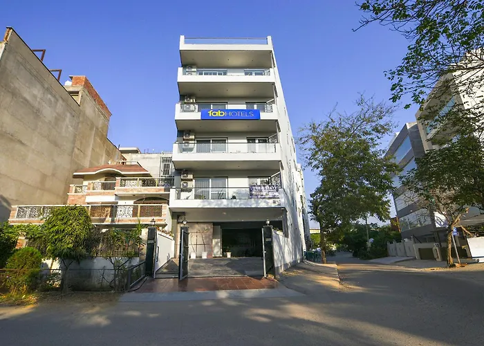 Fabhotel Luxe 8 Stayz