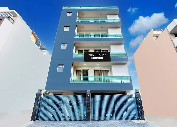 Super Townhouse Sector 52 Near Artemis Hospital