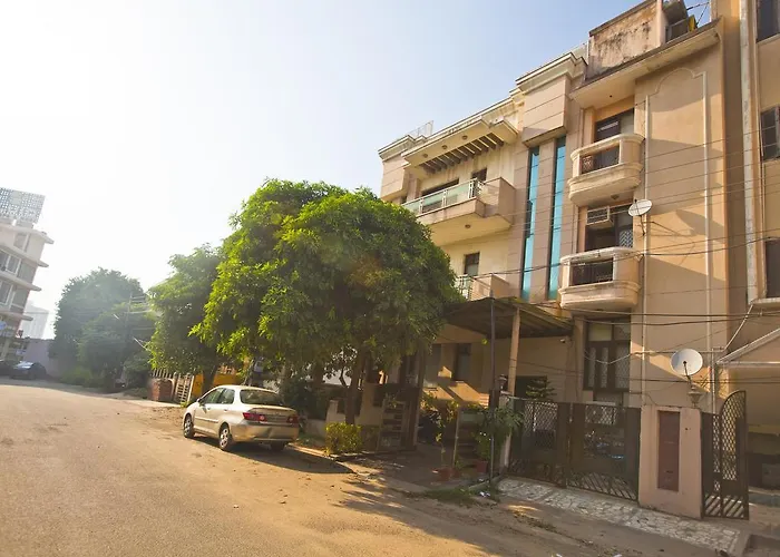 Oyo 2216 Hotel Live Inn